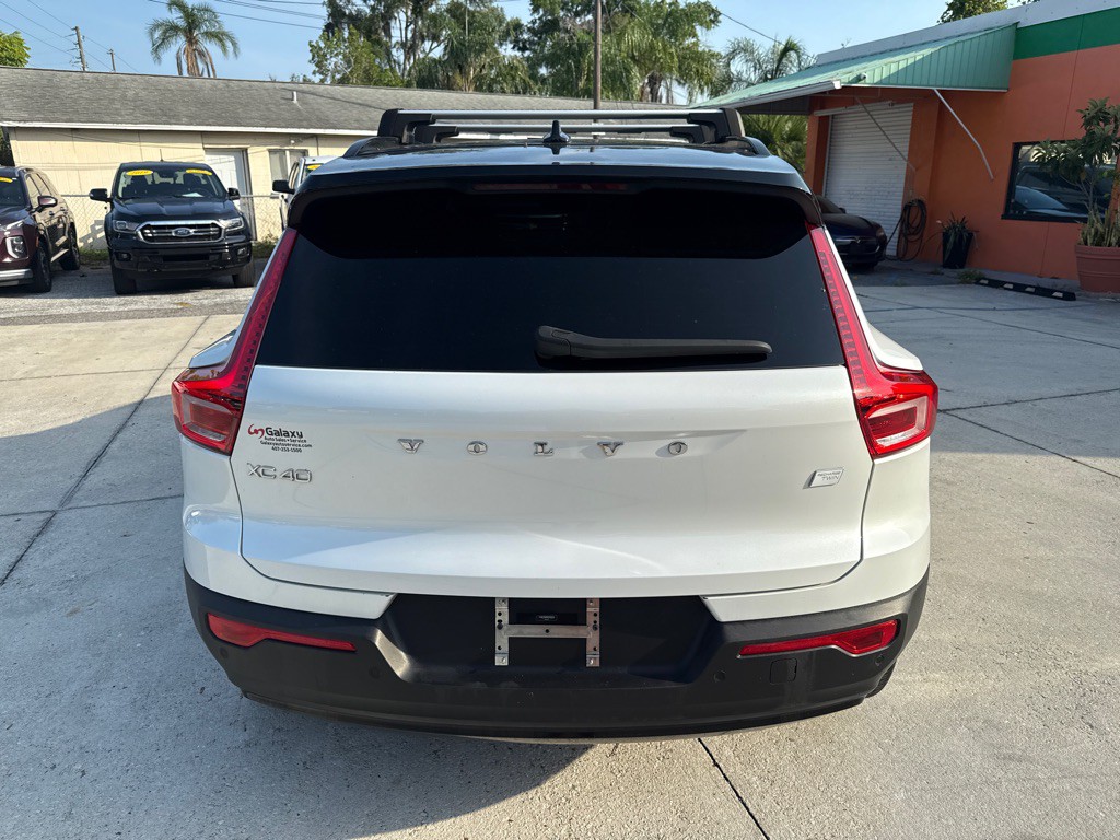2022 Volvo XC40 Image 16