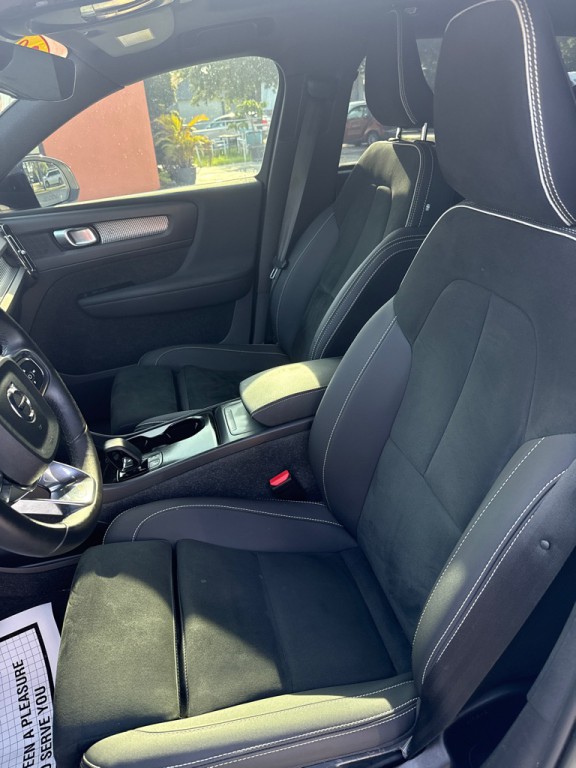 2022 Volvo XC40 Image 24