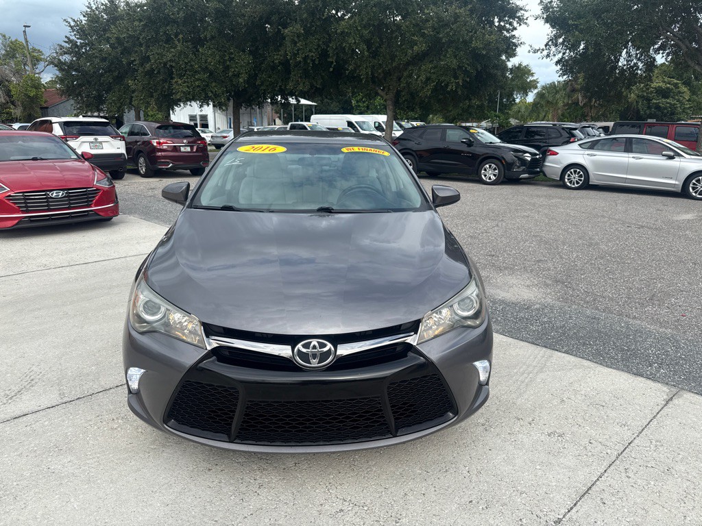 2016 Toyota Camry Image 2
