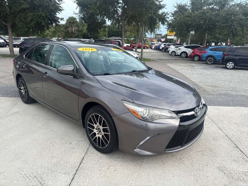 2016 Toyota Camry Image 3