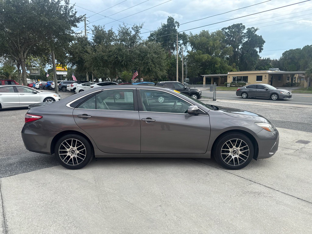2016 Toyota Camry Image 5