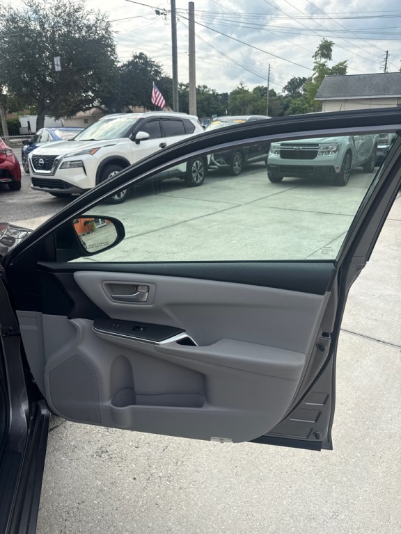 2016 Toyota Camry Image 6