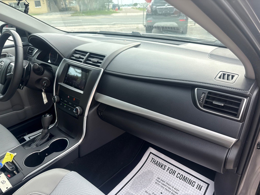 2016 Toyota Camry Image 8