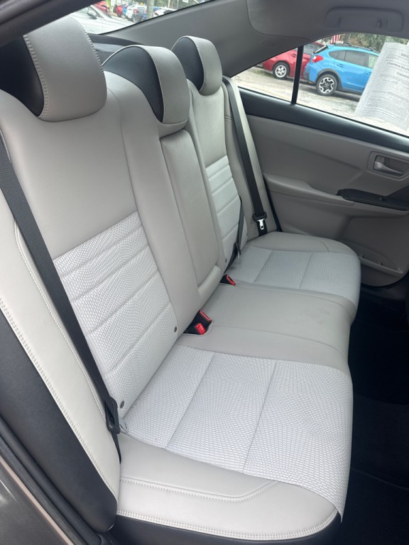 2016 Toyota Camry Image 10