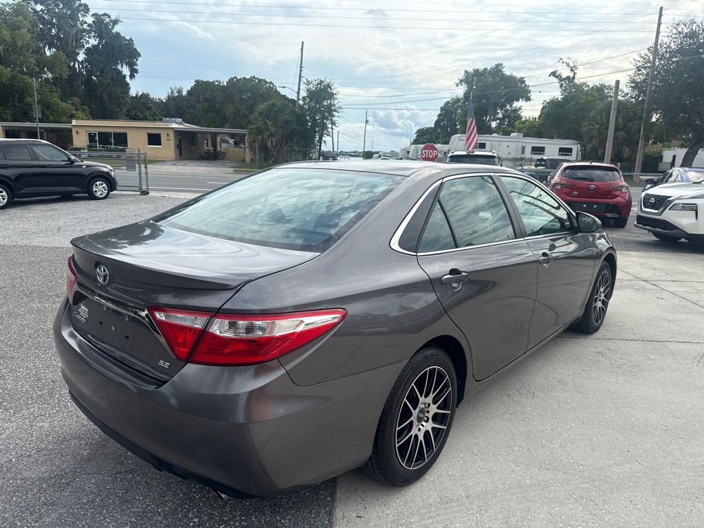 2016 Toyota Camry Image 15