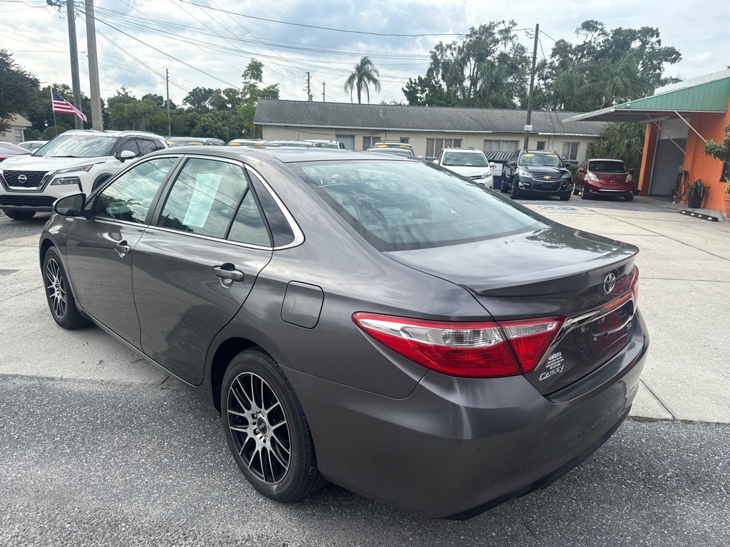 2016 Toyota Camry Image 17