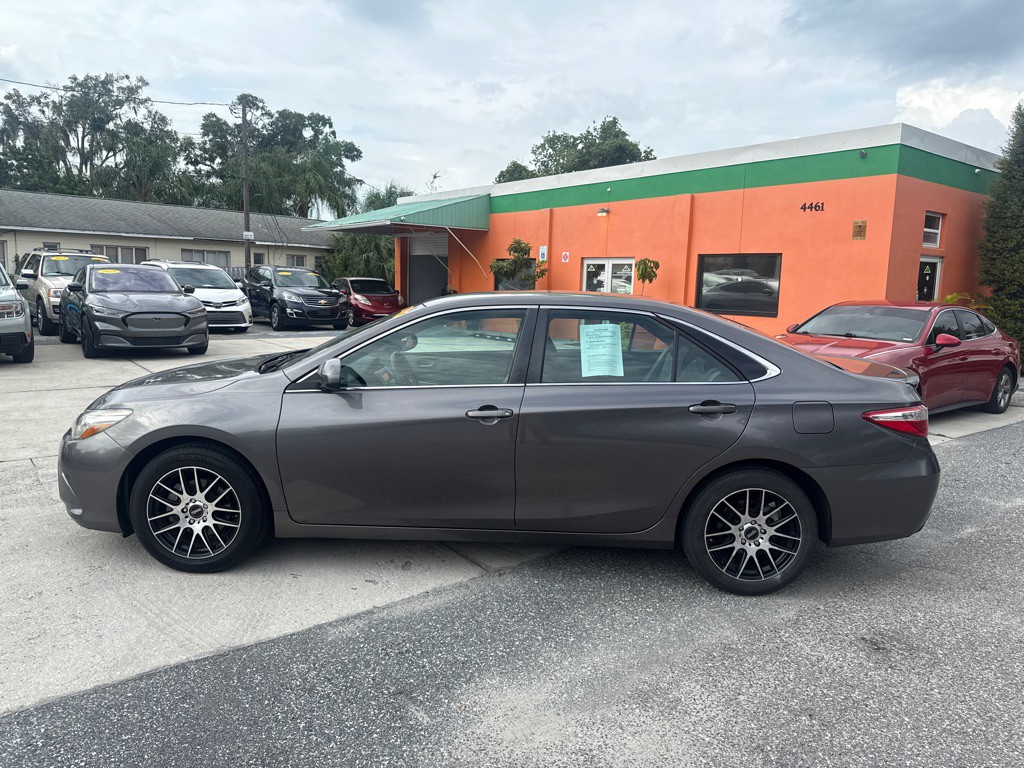 2016 Toyota Camry Image 18