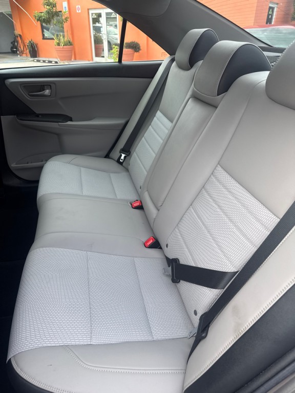 2016 Toyota Camry Image 20
