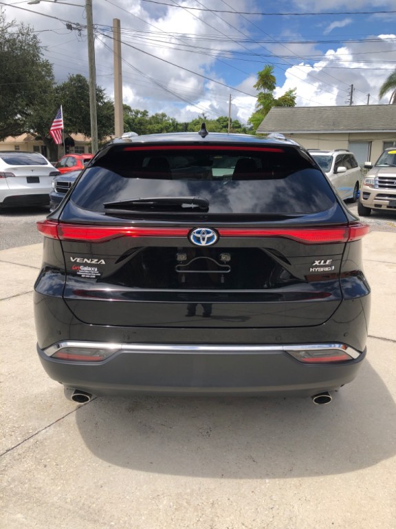 2021 Toyota Venza Image 3