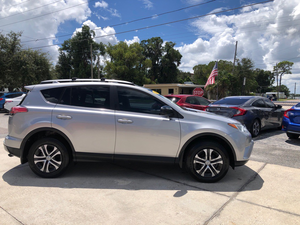 2017 Toyota Rav4 Image 3