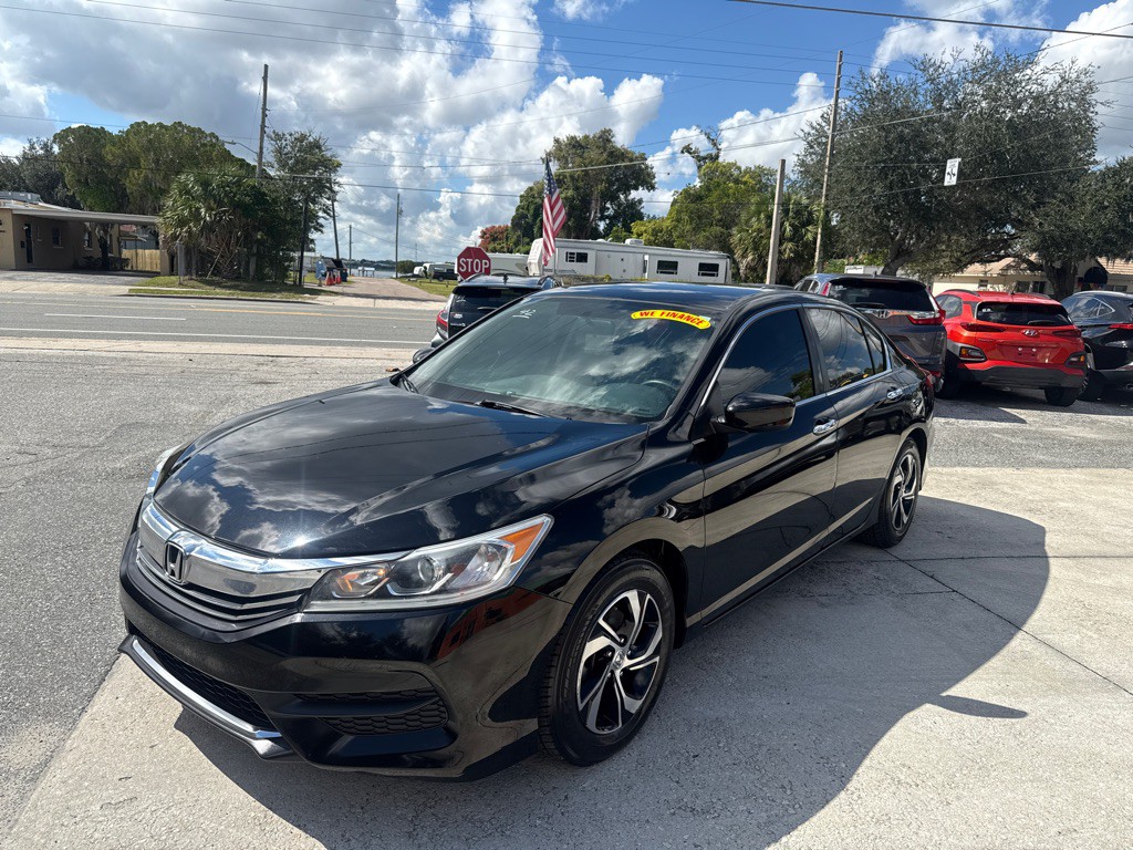 2017 Honda Accord Image 1
