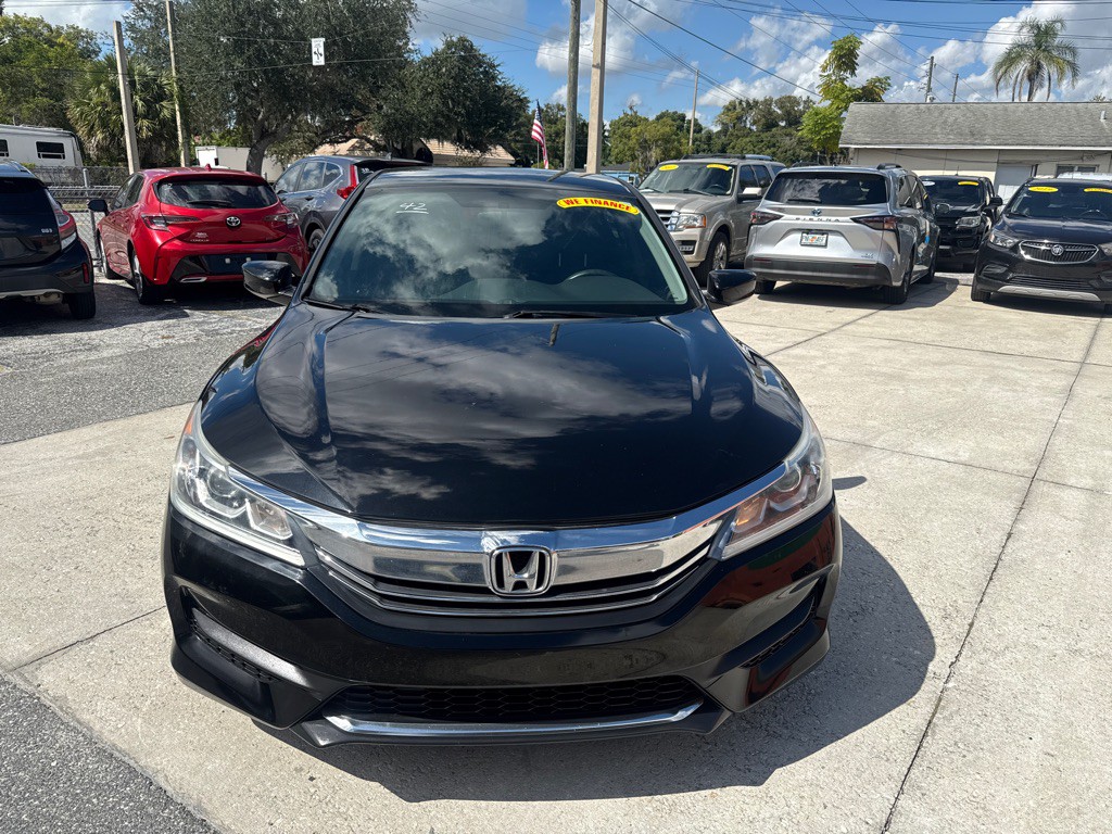 2017 Honda Accord Image 2