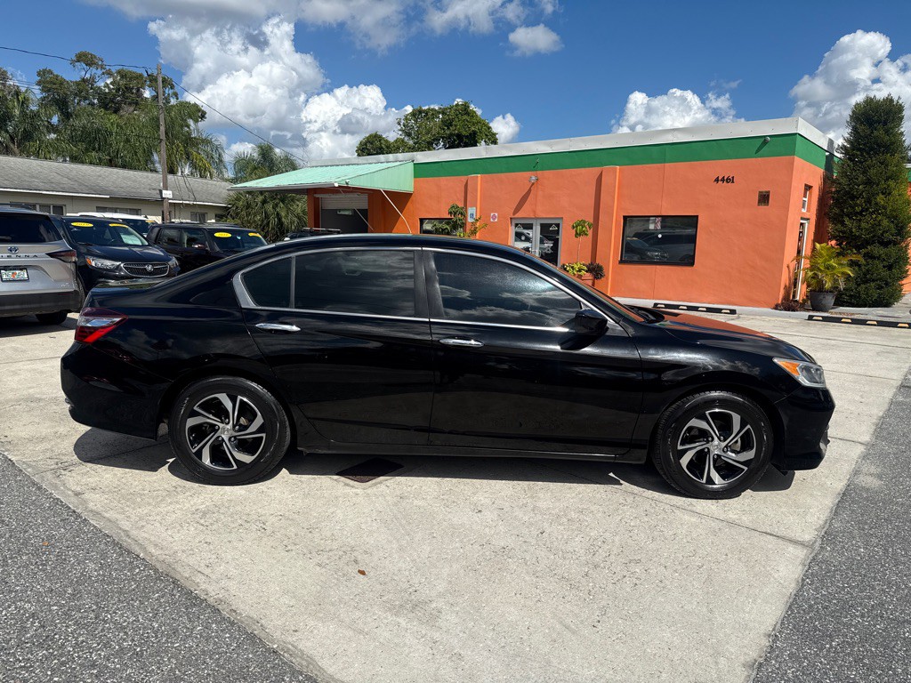 2017 Honda Accord Image 5