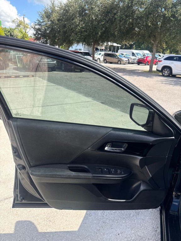 2017 Honda Accord Image 21
