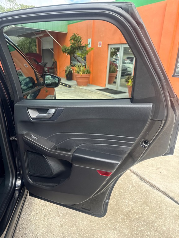 2021 Ford Escape Image 9