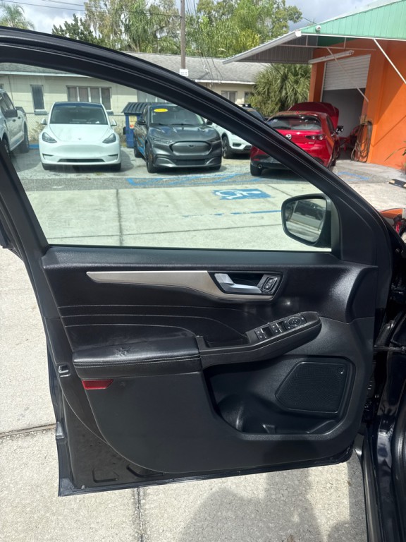 2021 Ford Escape Image 24