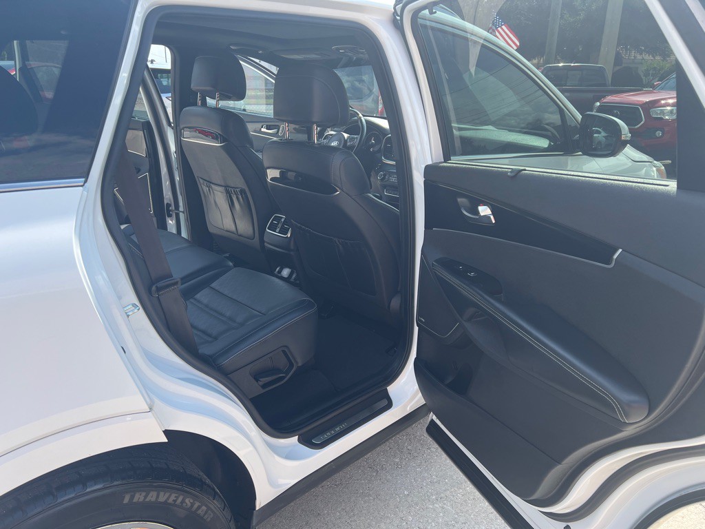 2017 Kia Sorento Image 8