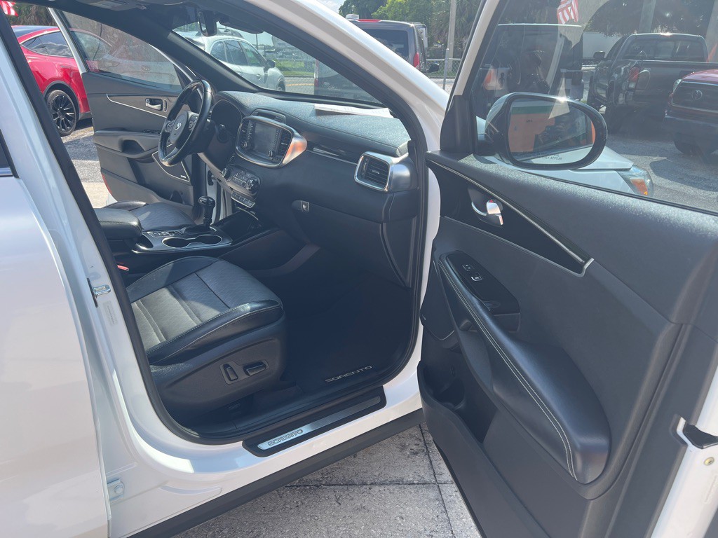 2017 Kia Sorento Image 9