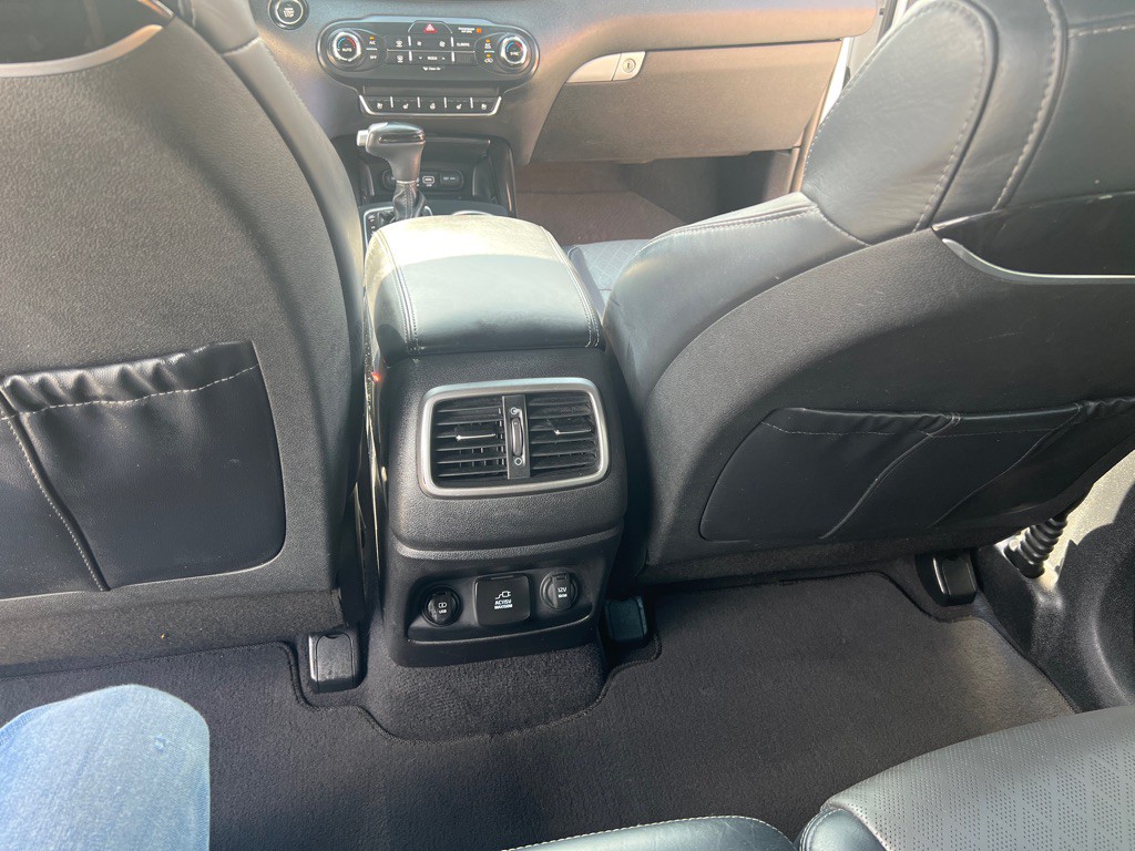 2017 Kia Sorento Image 12