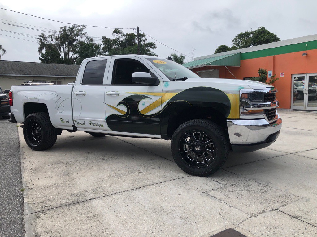 2019 Chevrolet Silverado 1500 Image 2