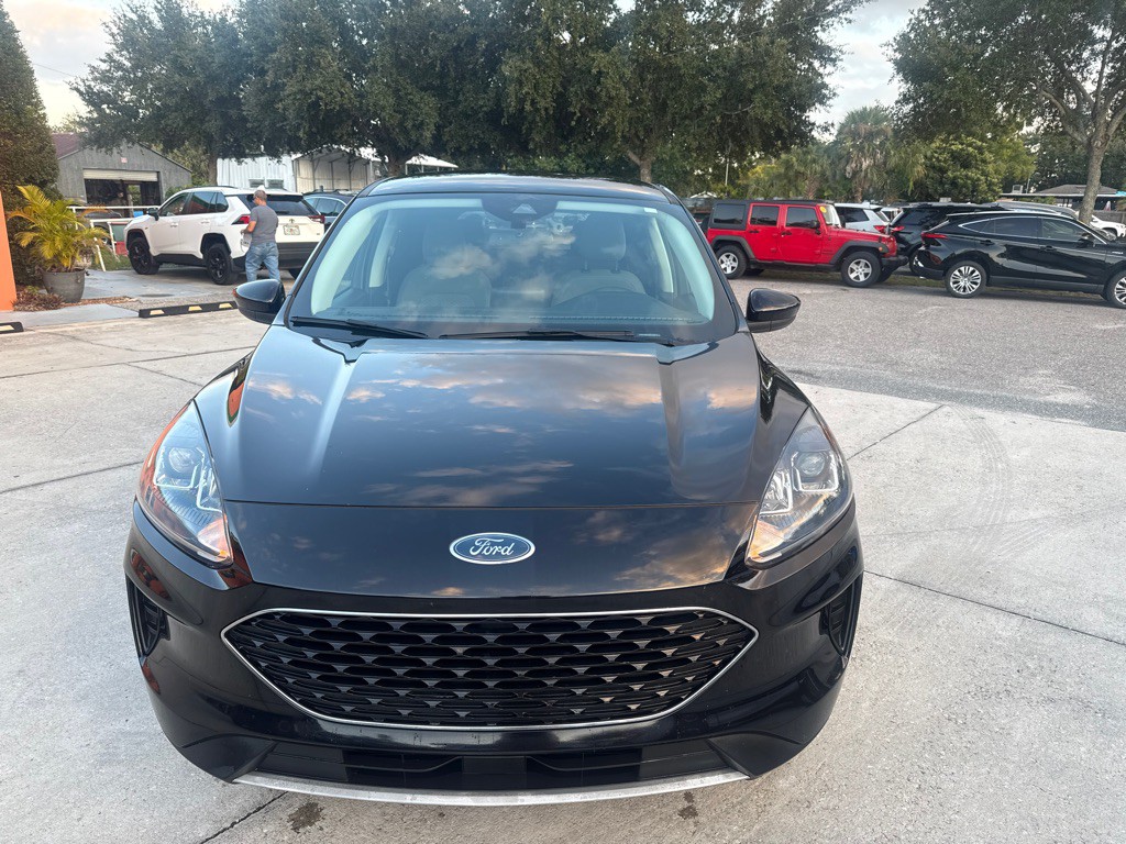 2021 Ford Escape Image 2