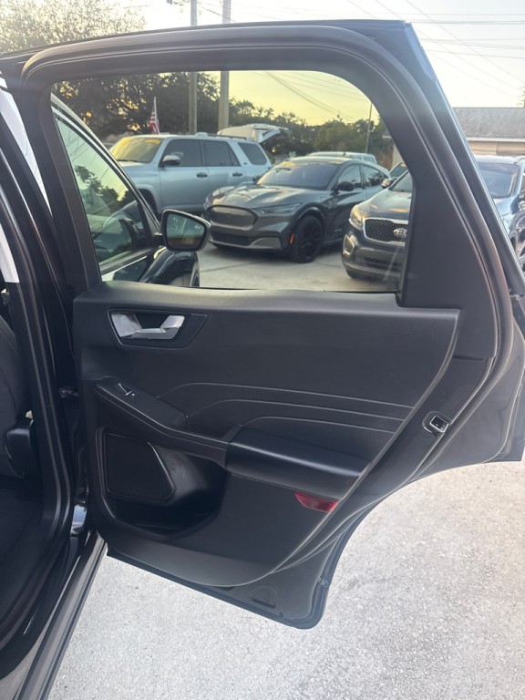 2021 Ford Escape Image 9