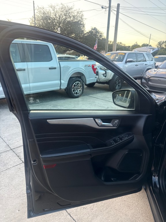 2021 Ford Escape Image 24