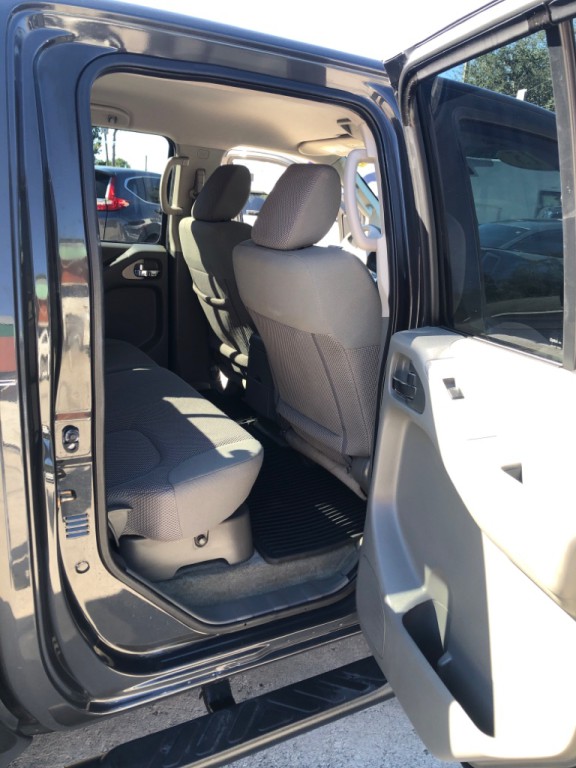 2015 Nissan Frontier Image 9