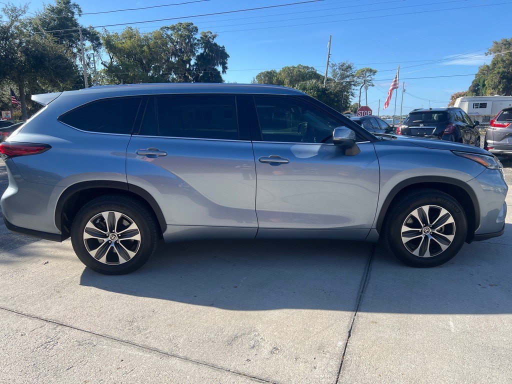 2021 Toyota Highlander Image 1