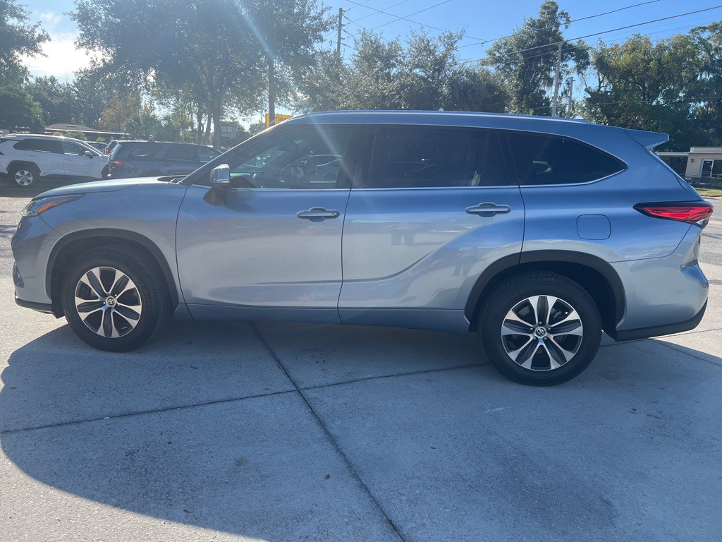 2021 Toyota Highlander Image 3