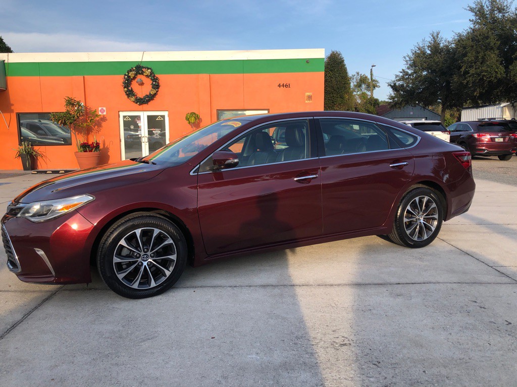 2017 Toyota Avalon Image 4