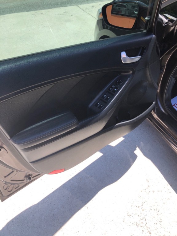 2018 Kia Forte Image 16