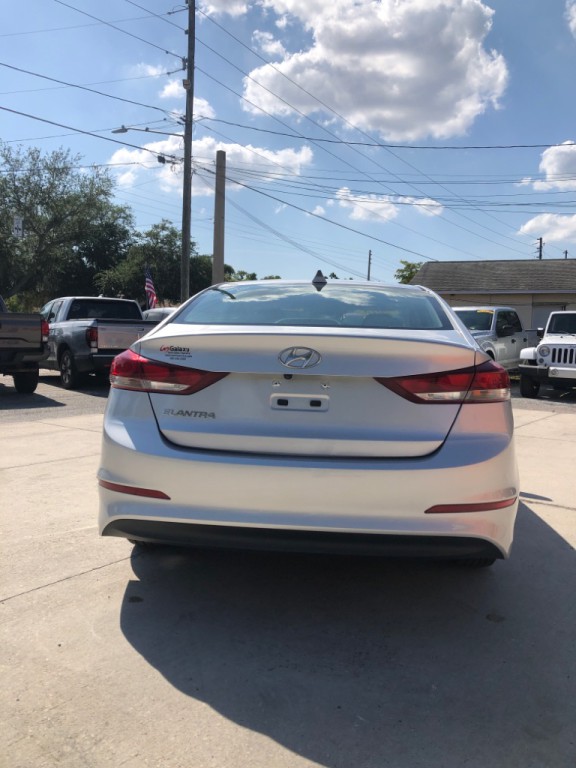 2018 Hyundai Elantra Image 3