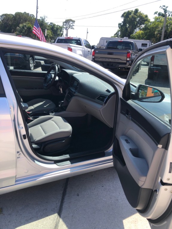 2018 Hyundai Elantra Image 8