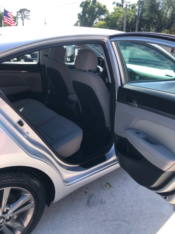 2018 Hyundai Elantra Image 9