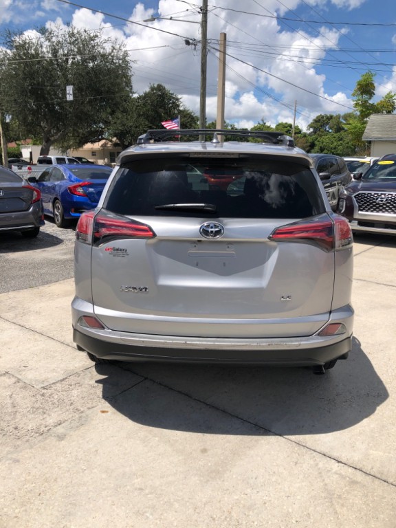 2017 Toyota Rav4 Image 4