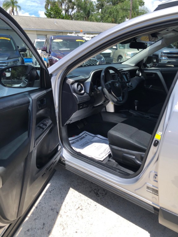 2017 Toyota Rav4 Image 6