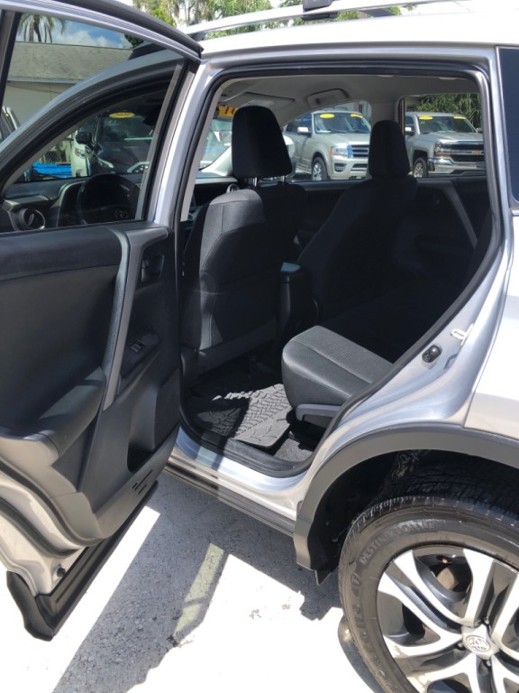 2017 Toyota Rav4 Image 7