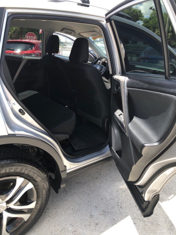 2017 Toyota Rav4 Image 8
