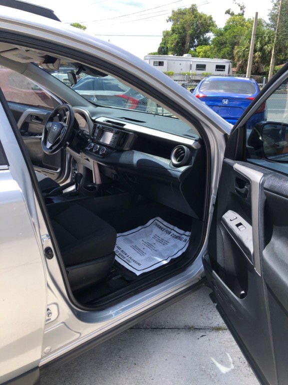 2017 Toyota Rav4 Image 9