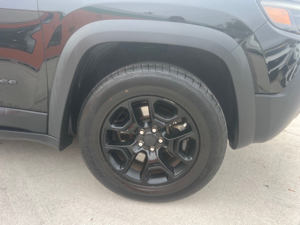 2019 Jeep Cherokee Image 4