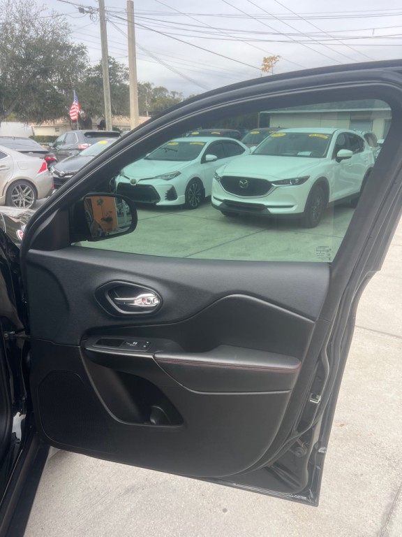 2019 Jeep Cherokee Image 6