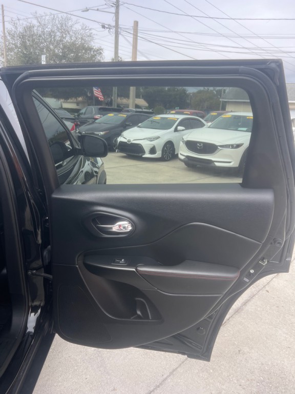 2019 Jeep Cherokee Image 9