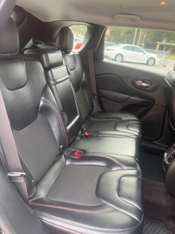 2019 Jeep Cherokee Image 10