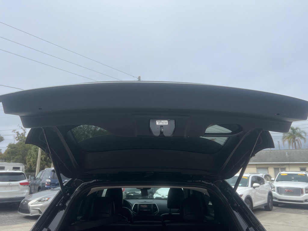 2019 Jeep Cherokee Image 17