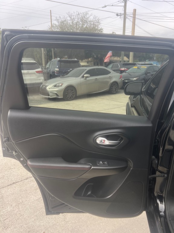 2019 Jeep Cherokee Image 20