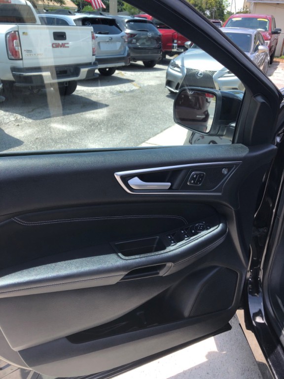 2021 Ford Edge Image 10