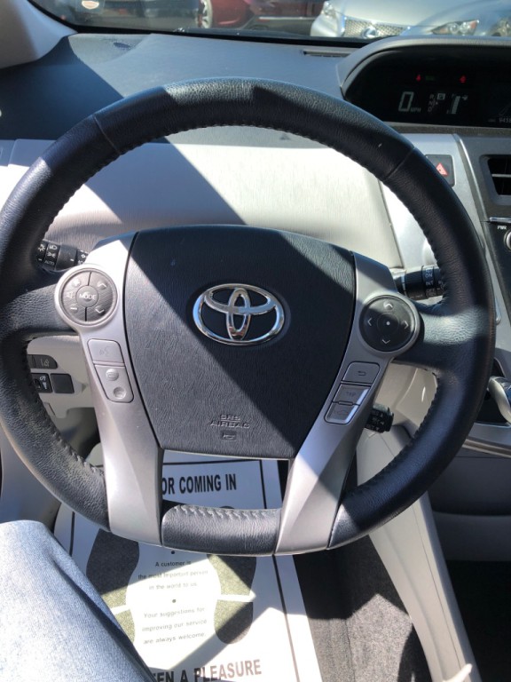 2015 Toyota Prius Image 17
