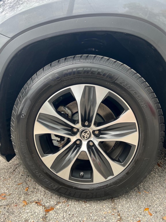 2020 Toyota Highlander Image 2