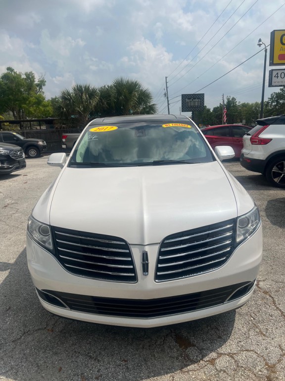 2017 Lincoln MKT Image 2